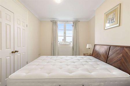 A light and bright two bedroom flat in an exceptional building - Photo 4