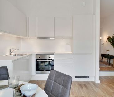 Stilfuld 2-værelses lejlighed med egen terrasse og stor stue - Foto 6