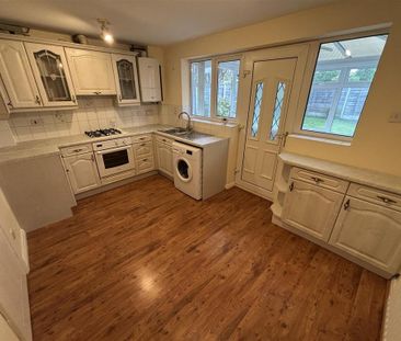 2 bedroom end of terrace house to rent - Photo 5