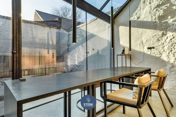 AUTHENTIEKE WONING MET 2 SLPKS IN HET HISTORISCH CENTRUM VAN OUD-REKEM ! - Photo 1