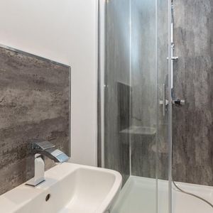 Room in a Shared House, Seaforth Place, LS9 - Photo 3