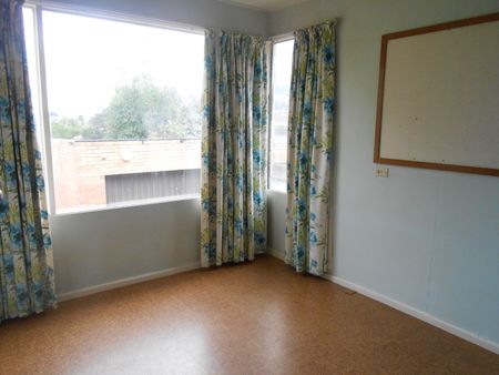 10 Evans Street, Chadstone VIC 3148 - House For Rent | Domain - Photo 4