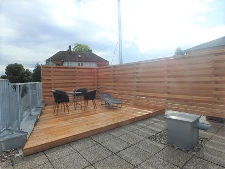 NEUWERTIGE DACHGESCHOSSWOHNUNG NÄHE DPU ZU VERMIETEN - Photo 2