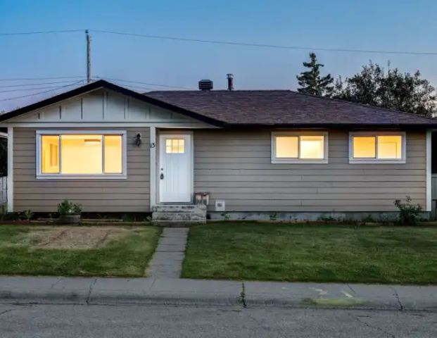 Newly renovated 3-Bedroom Upstairs Rental in a Prime Location! | 13 Foxwell Road Southeast, Calgary - Photo 1