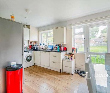 Knole Grove, RH19 - Photo 6