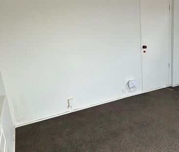 Charming Karori 1BR Flat w/ Garage - Photo 1