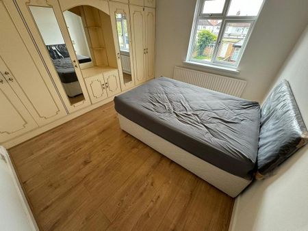 4 bedroom terraced house to rent - Photo 4