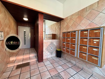 Location Appartement 2 pièces 53m² LES PENNES MIRABEAU 13170 - Photo 3