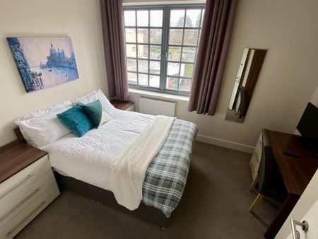 1 bedroom in a house share to rent - Photo 3