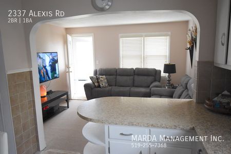 CHARMING 2-BEDROOM HOME IN EAST WINDSOR+UTILITIES - Photo 4