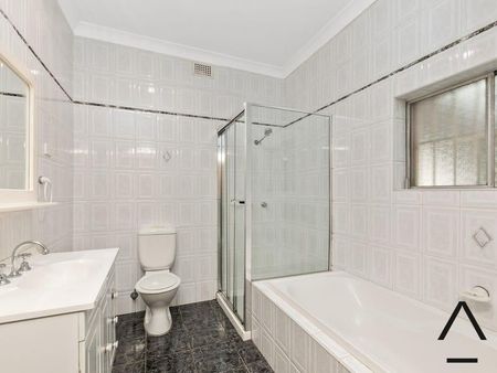 Amazing 3-Bedroom Home in Prime Inner West Location - Photo 4