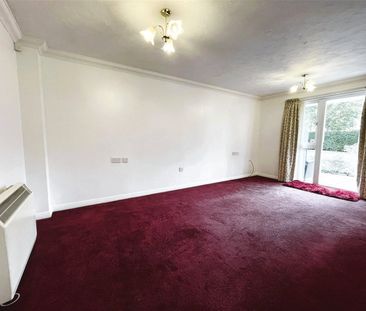 Victoria Road, Farnborough, Hampshire, GU14 - Photo 4
