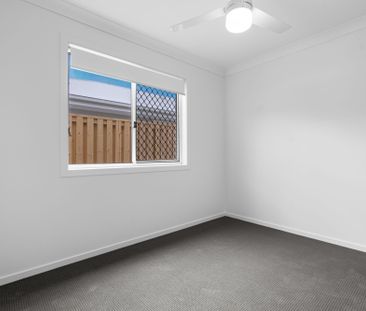 ELEGANT 2 BED HOME WITH FULLY FENCED BACKYARD - Photo 5