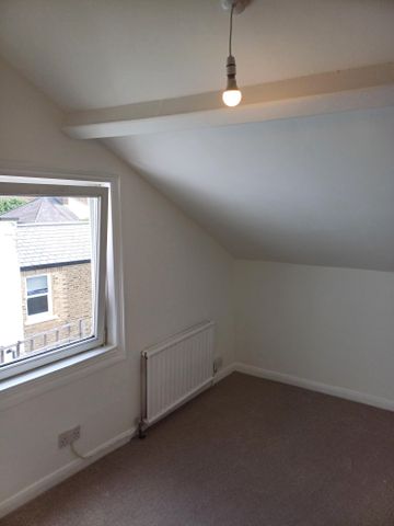 One Bed Flat to let in the Heart of Barnes Village - Photo 2