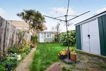 3 bedroom terraced house to rent - Photo 2