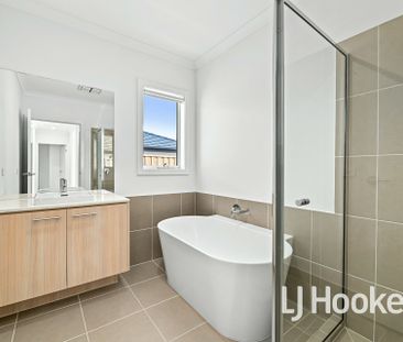 Move Right In – 77 Hansel Avenue Has It All! - Photo 5