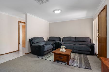 Neat, Tidy & Centrally Located – The Perfect Low-Maintenance Home - Photo 2