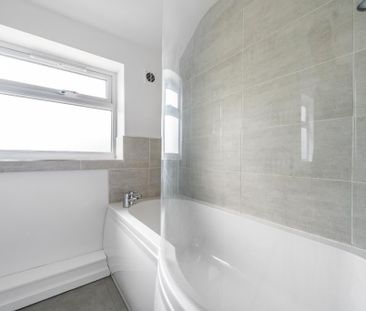 4 bedroom semi-detached house to rent - Photo 4