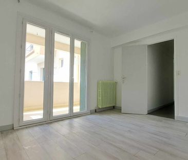 Location - Appartement T3 de 59 m² avec deux balcons et cave - Proc... - Photo 5