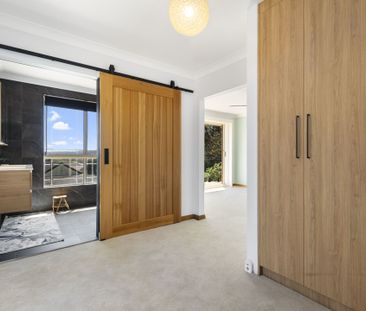 Freshly Renovated Four Bedroom Home With Study And Solar - Photo 3