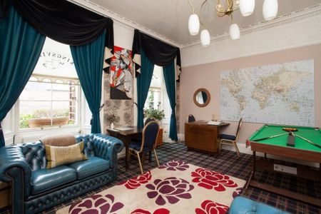 Lovely city centre house with 8 en-suite bedrooms & a 2 bedroom flat - Photo 2