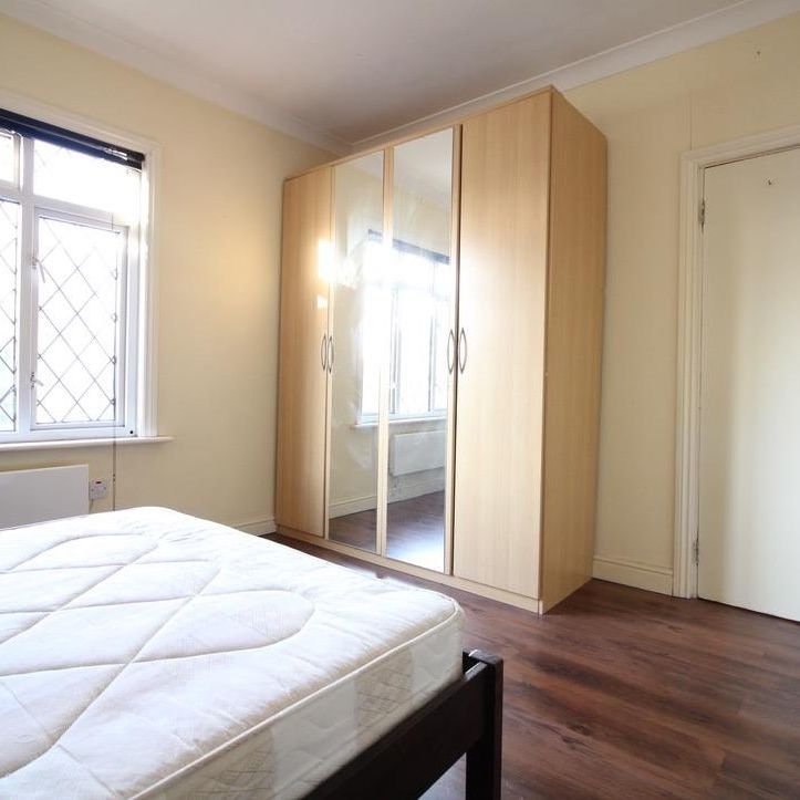 Nicholes Road, Hounslow - Photo 1
