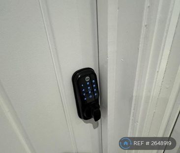 1 bedroom in a flat share to rent - Photo 5