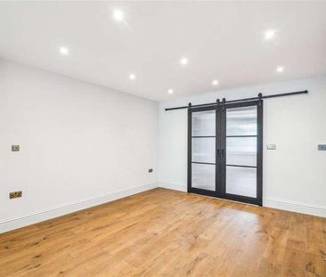 Aspley Road, London, SW18 - Photo 1