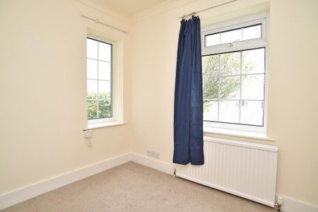 4 bedroom detached house to rent - Photo 3