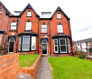 2 bedroom Flat in Kelso Road, Leeds - Photo 2