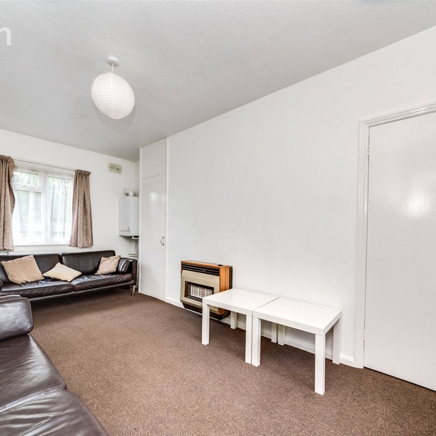 4 bedroom semi-detached house to rent - Photo 1