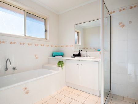 2/631 Pearsall Street, Lavington NSW 2641 - Townhouse For Rent | Domain - Photo 5