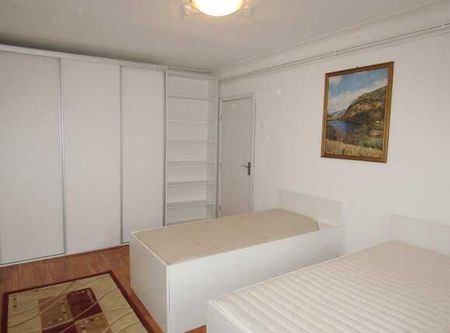 Apartament 3 camere, 65 mp, recent renovat,boxa subsol, zona Cora - Photo 3