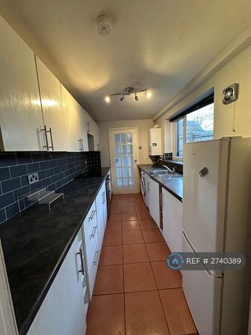 3 bedroom terraced house to rent - Photo 5