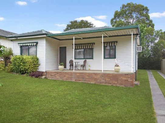 Cottage Home In Quiet Location - Ducted A/C - Photo 1