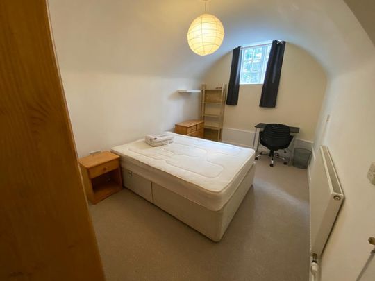 3 bedroom flat to rent - Photo 1