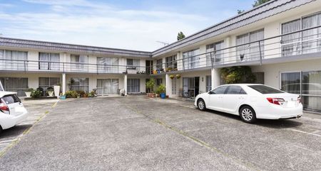 Enjoy effortless living in this well-maintained, ground-floor one-bedroom unit. - Photo 3