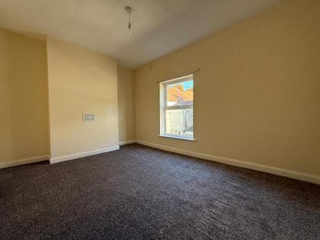 3 bedroom end of terrace house to rent - Photo 2