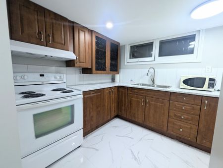 For Lease - 42 Mossbank Drive Unit# LOWER, Toronto, Ontario - Photo 3