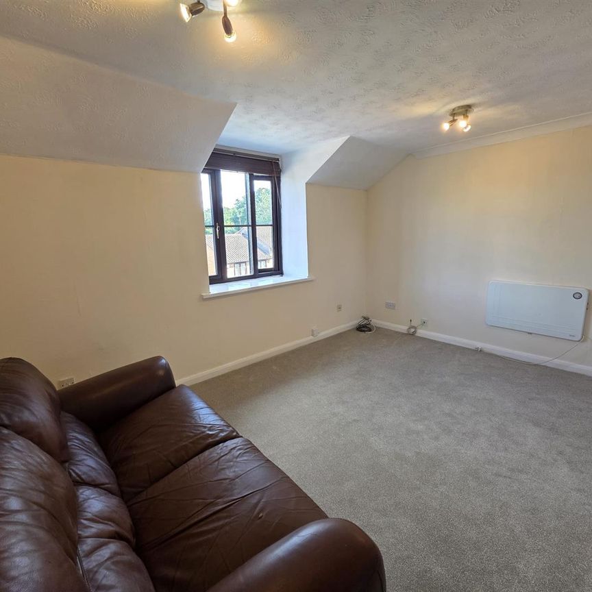 Half Moon Meadow, Hemel Hempstead, HP2 7SD, Herts - Photo 1