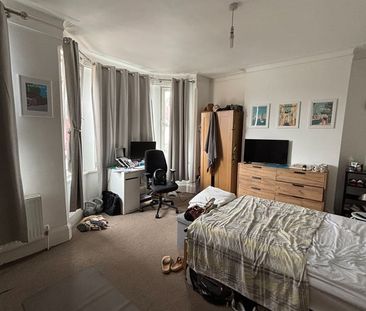 Room in a Shared House, Durnsford Road, SW19 - Photo 4