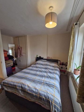 2 bedroom terraced house to rent - Photo 4