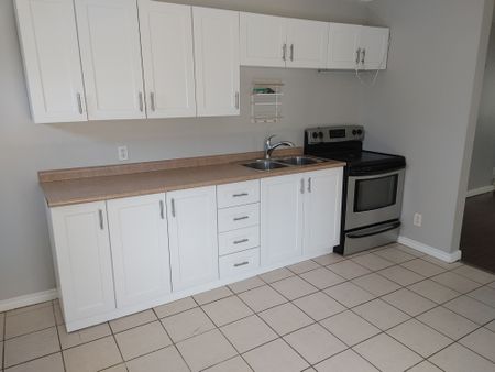 360 OTTAWA 2 BED MAIN FLOOR SUITE - Photo 5