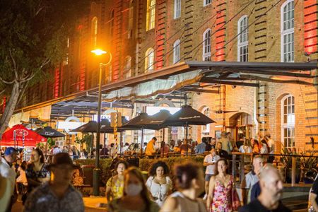 Inner-City Living in the Heart of New Farm - Photo 4