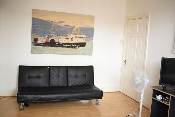 3 bedroom flat to rent - Photo 1