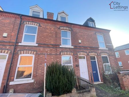 3 Bedroom Mid Terraced House - Photo 2