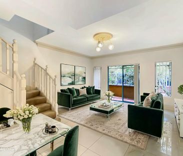 Split Level 2 Bedroom Unit! - Photo 1