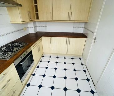 Room in a Shared House, Leeward Gardens, SW19 - Photo 5