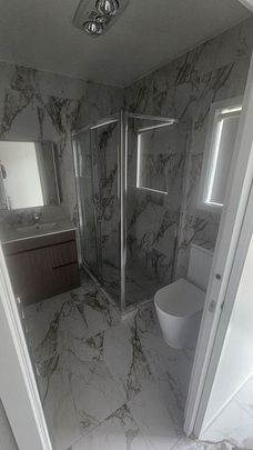 Charming 3BR Te Atatu South Haven! - Photo 1