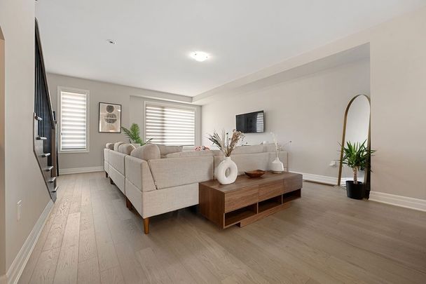 For Lease - 3033 John McKay Boulevard, Oakville, Ontario - Photo 1